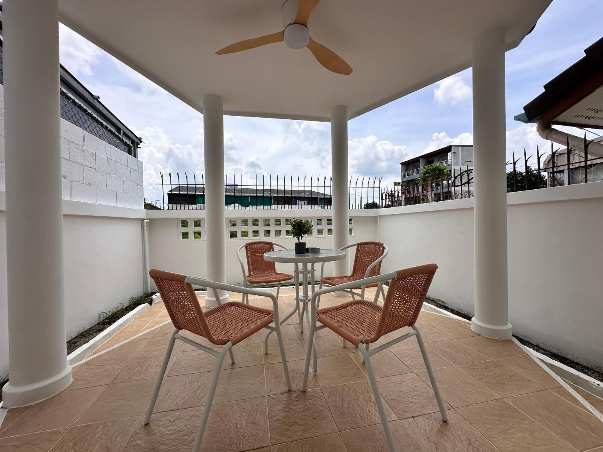 Home Living 8 At Hat Yai Ban Kho Hong Exteriör bild